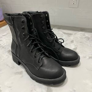 Combat boots